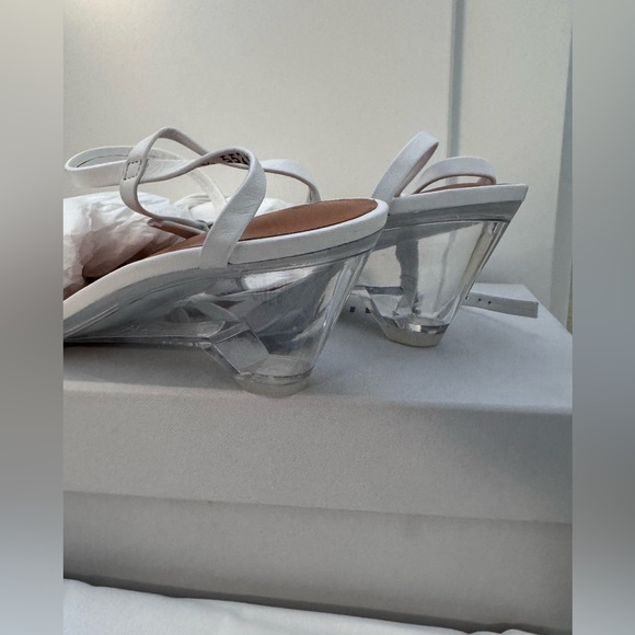 NEW‼️CLERGERIE Dita Leather Strappy Sandals Sz. 8 US/38 EU White - Picture 11 of 12